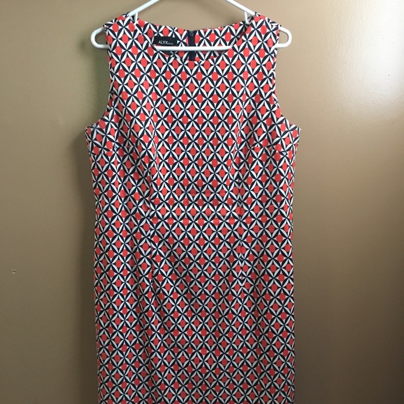 Pattern Dress - Picture 2 of 4